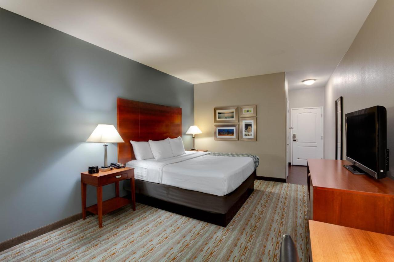 Comfort Inn & Suites Cleveland Exterior photo