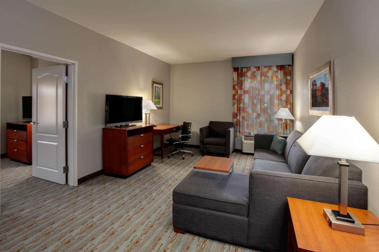Comfort Inn & Suites Cleveland Exterior photo