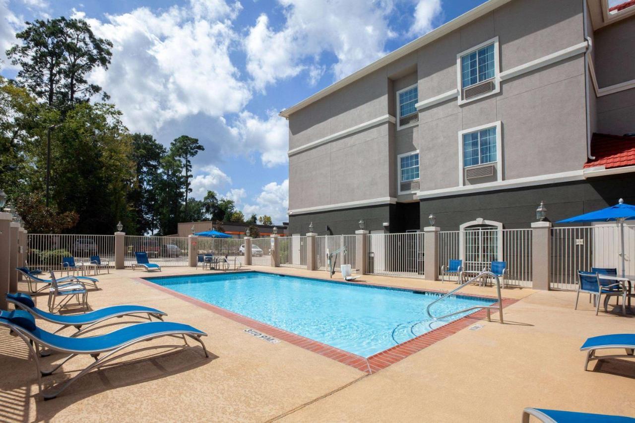 Comfort Inn & Suites Cleveland Exterior photo