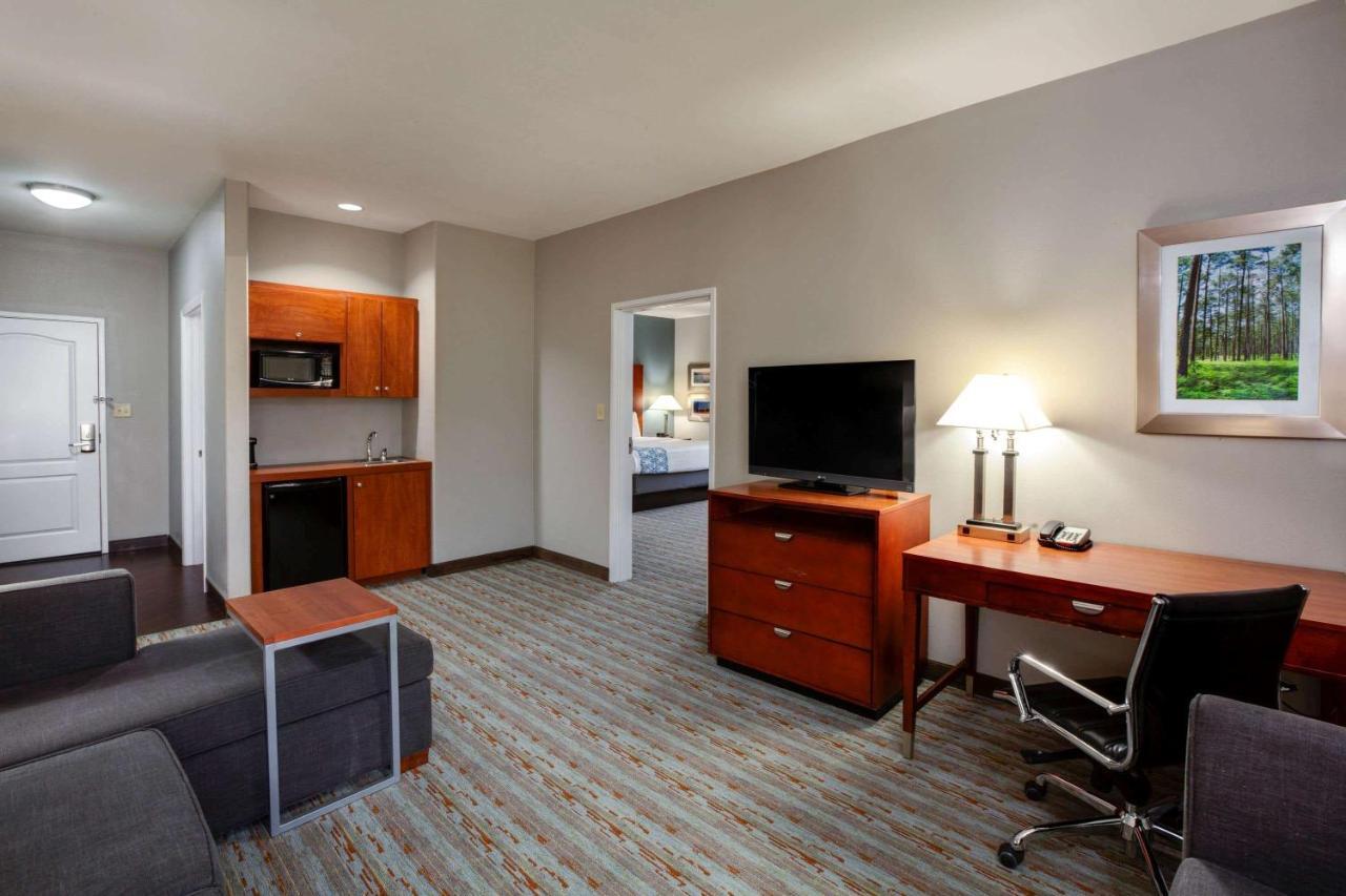 Comfort Inn & Suites Cleveland Exterior photo
